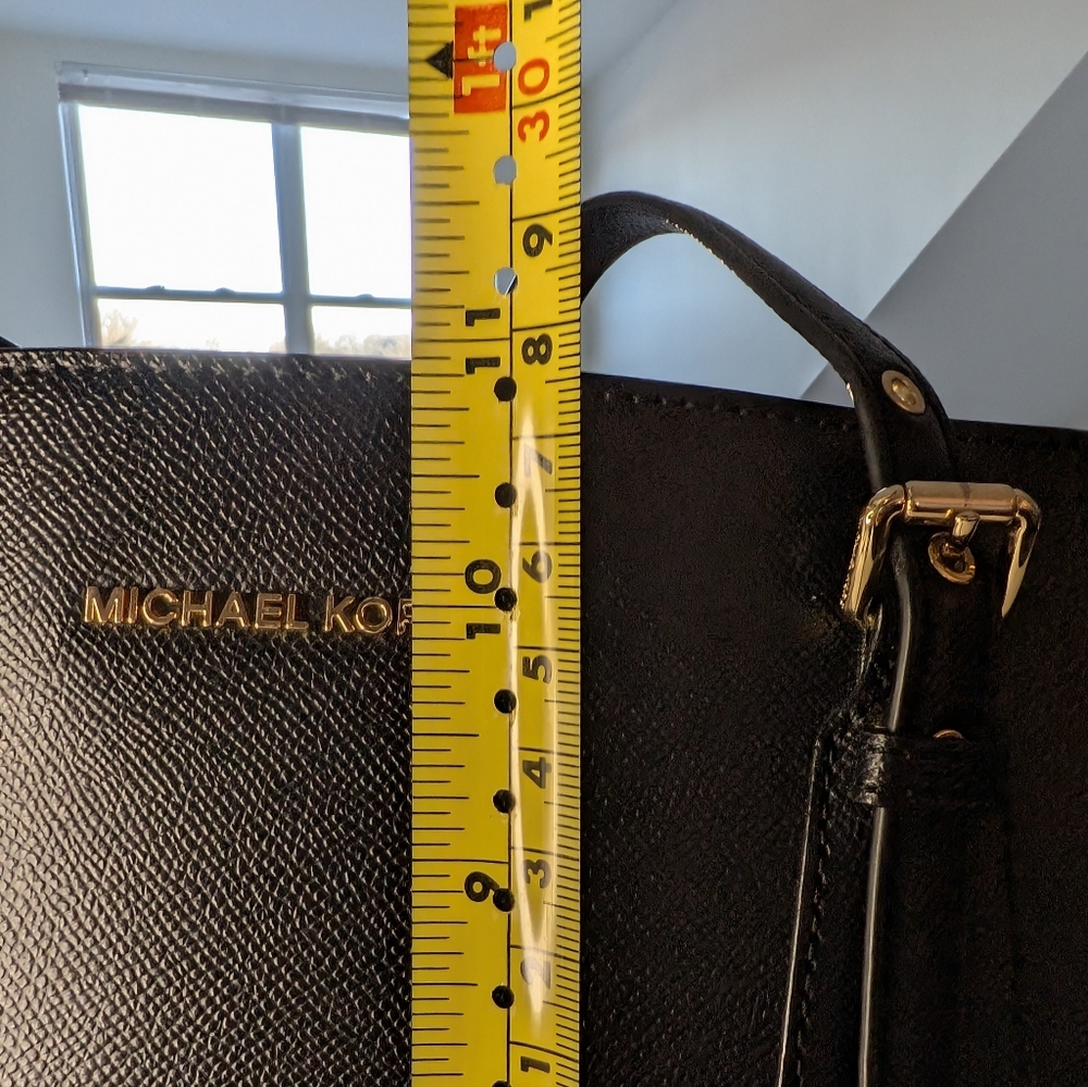 Michael Kors Voyager Tote With Black Leather - Picture 10 of 11